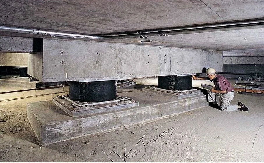 Diseño de Aislación Sísmica de Base en Málaga: Protección Estructural Contra Sismos